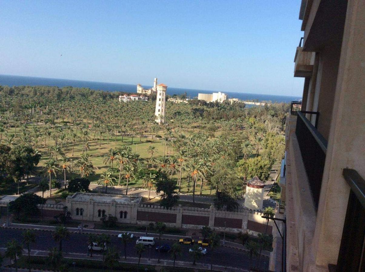 アレクサンドリアSea & Garden View At Al-Muntazh Towers - إطلاله علي البحر و حدائق قصر المنتزهアパートメント エクステリア 写真