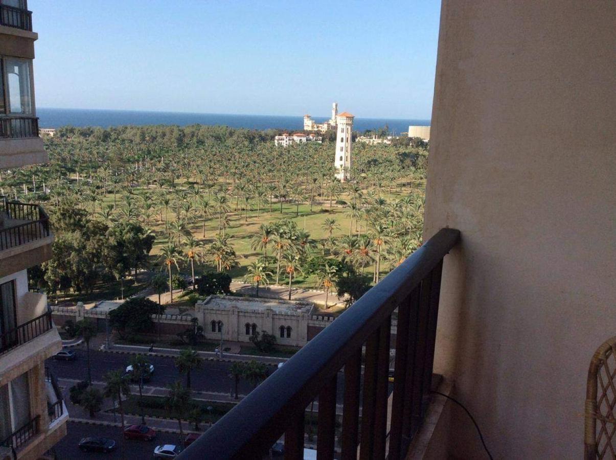 アレクサンドリアSea & Garden View At Al-Muntazh Towers - إطلاله علي البحر و حدائق قصر المنتزهアパートメント エクステリア 写真