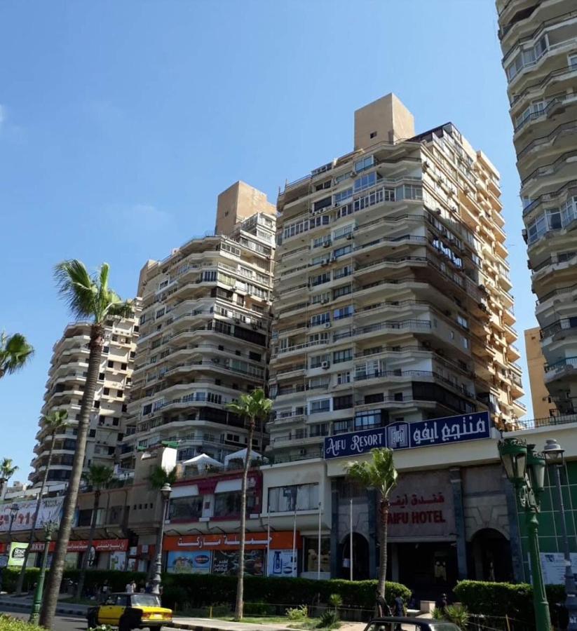 アレクサンドリアSea & Garden View At Al-Muntazh Towers - إطلاله علي البحر و حدائق قصر المنتزهアパートメント エクステリア 写真